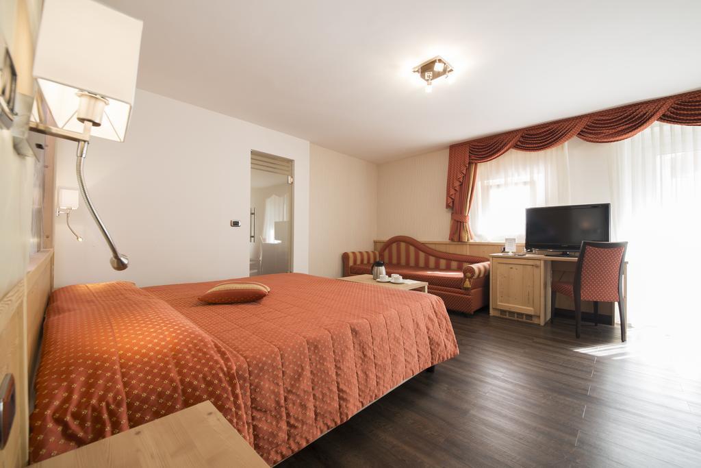 Hotel Touring Predazzo Habitación foto